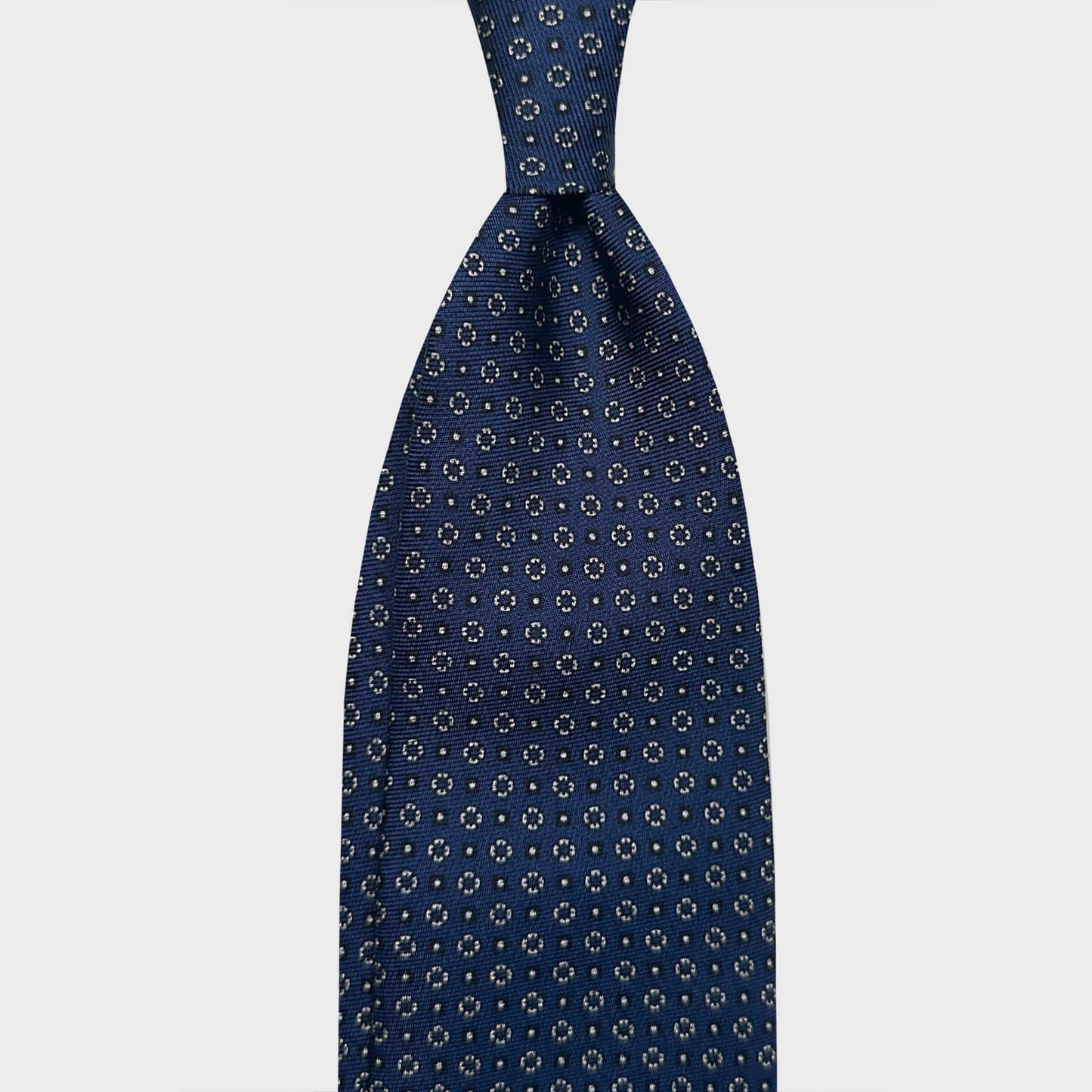 Formal Blue Madder Silk Tie 7 Fold White Dark Blue Micro Daisy. Classic silk tie with blue background and white micro daisy pattern, seven folds silk ties F.Marino Napoli for Wools Boutique Uomo Genève