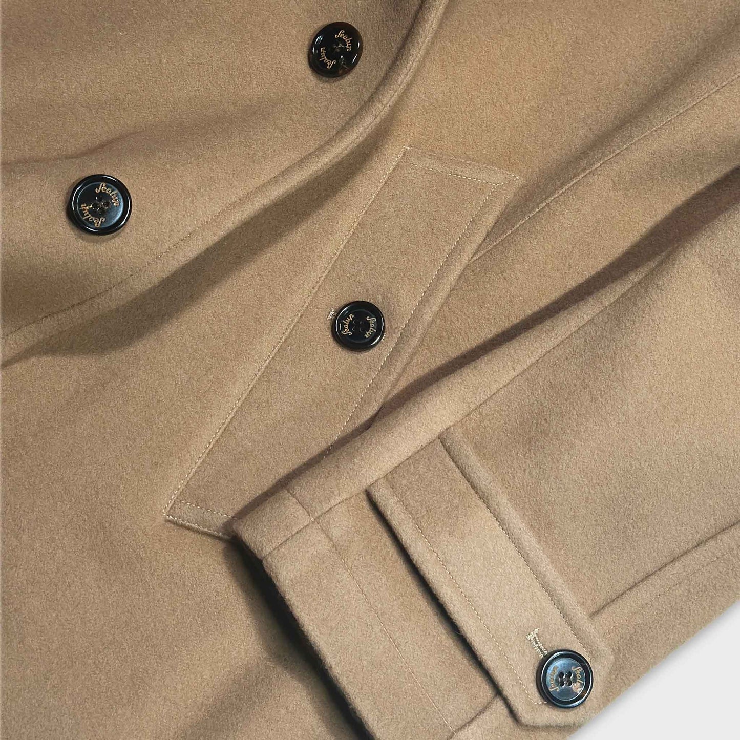 Camel Coat Wool Cashmere Sealup Shop Geneva. Men's camel coat made in Italy by Sealup with soft wool and cashmere, single breasted, warm and soft to the touch fabric, discover in Wools Boutique Uomo Geneva