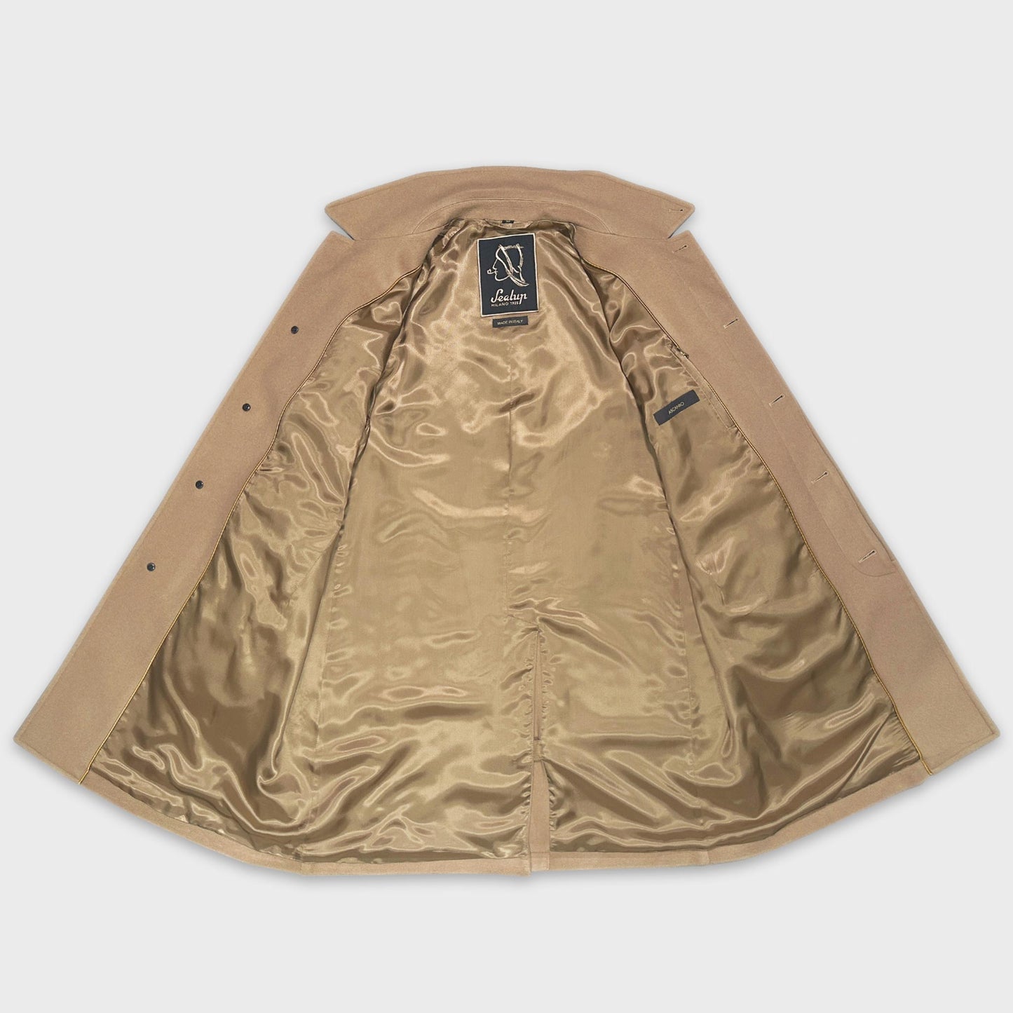 Camel Coat Wool Cashmere Sealup Shop Geneva. Men's camel coat made in Italy by Sealup with soft wool and cashmere, single breasted, warm and soft to the touch fabric, discover in Wools Boutique Uomo Geneva