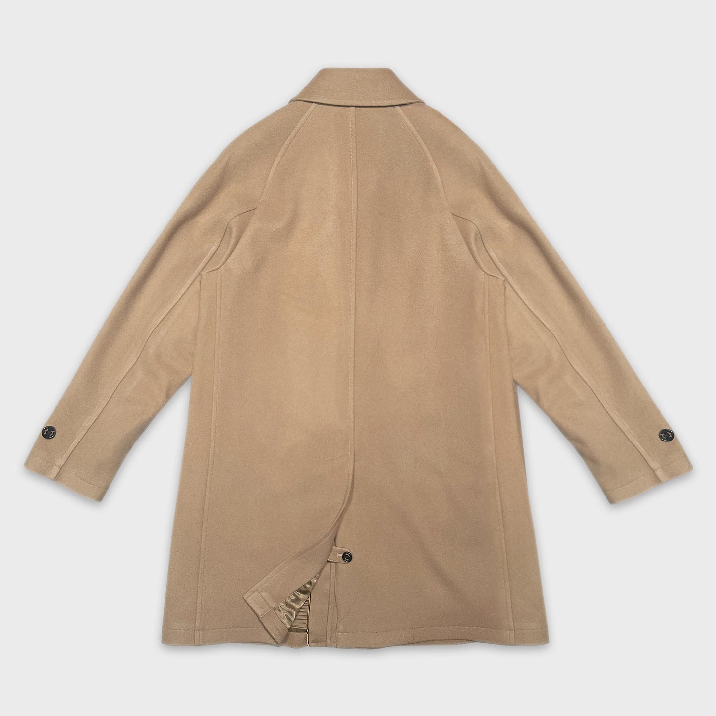 Camel Coat Wool Cashmere Sealup Shop Geneva. Men's camel coat made in Italy by Sealup with soft wool and cashmere, single breasted, warm and soft to the touch fabric, discover in Wools Boutique Uomo Geneva