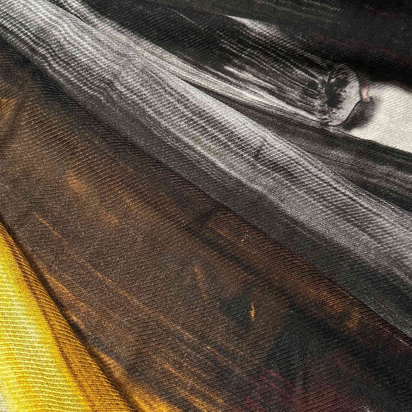 Exclusive handmade wool and cashmere scarf, made in Italy by Faliero Sarti for Wools Boutique Uomo Geneva, scarf soft and warm, ideal to wear in the 4 seasons.