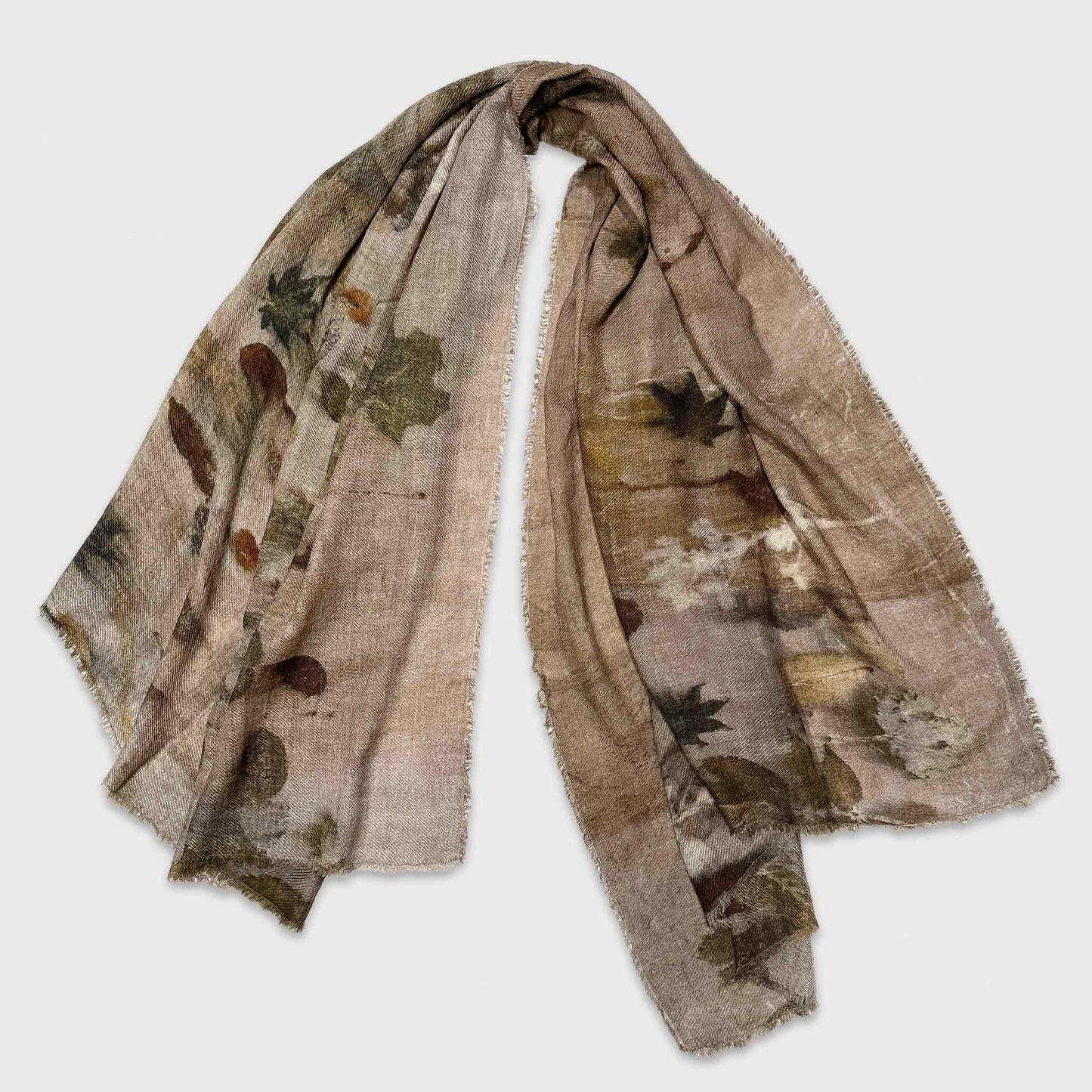 Faliero Sarti scarf, unisex size, soft and warm wool and cashmere, ideal to wear in the 4 seasons. Discover the scarves collection Wools Boutique Uomo in Geneva.