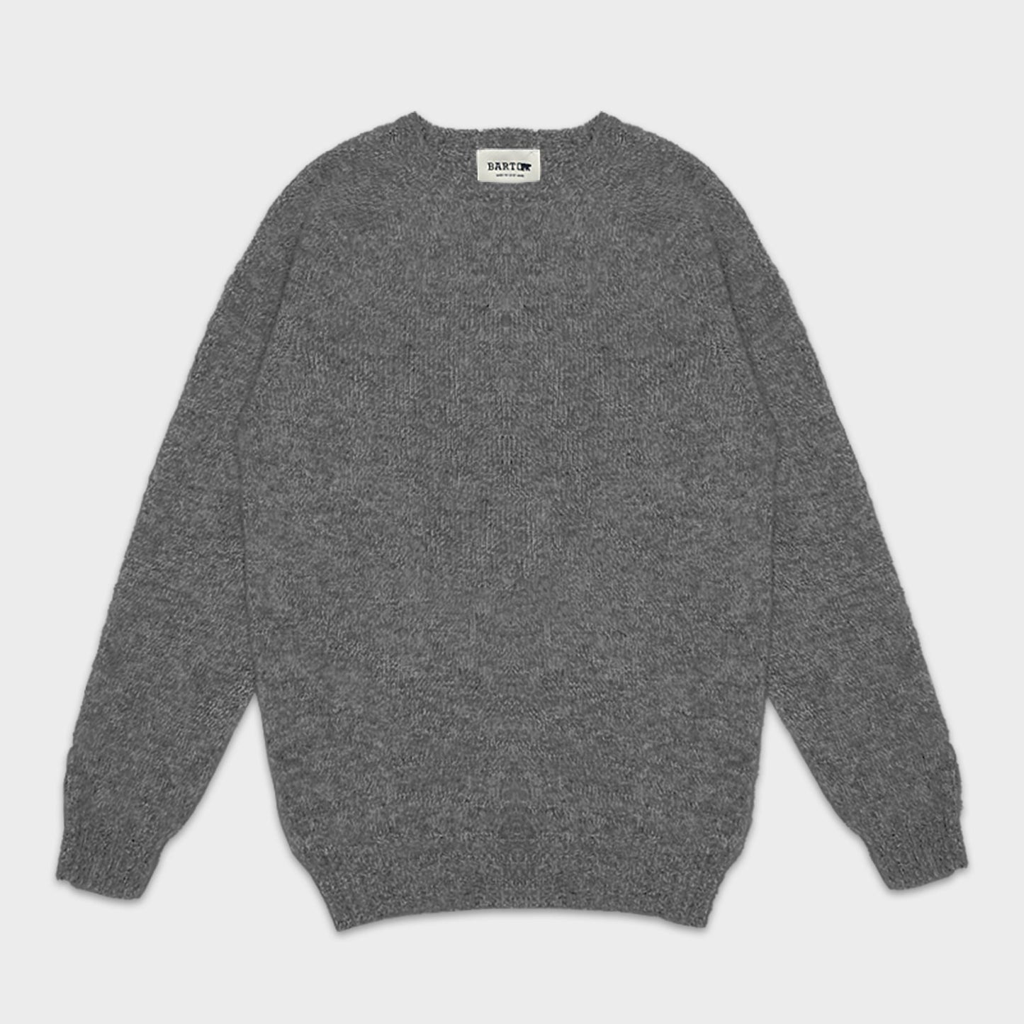 Grey Sweater Shetland Wool Men's Clothing Boutique Switzerland. Anthracite grey shetland wool sweater made in Scotland, available at men's clothing boutique geneva, ribbed collar, raglan sleeves, warm unisex crewneck sweater