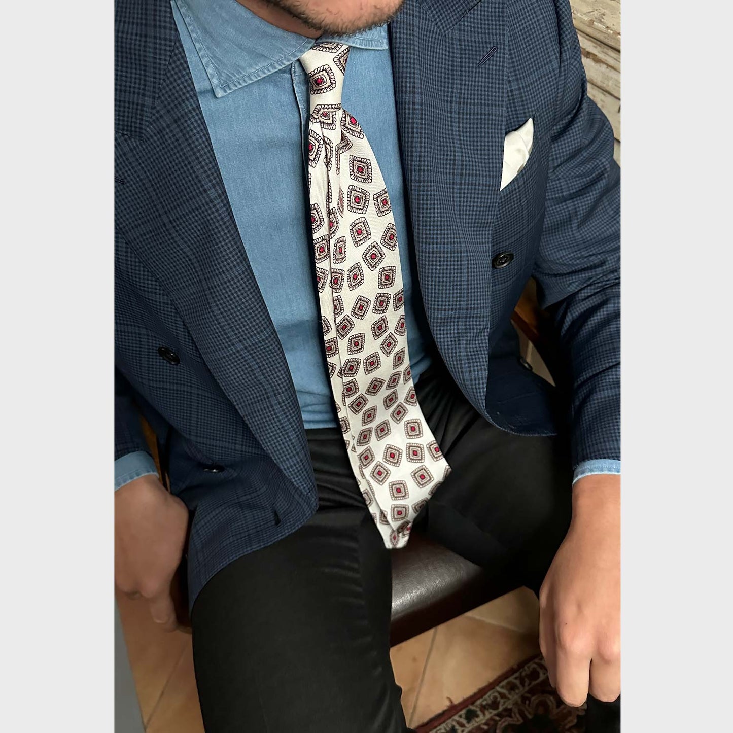 Ivory White Silk Tie Unlined Classic Medallions. Elegant white silk tie, ivory white background with sand beige and red medallions pattern, handmade in Italy F.Marino Napoli tie for Wools Boutique Uomo