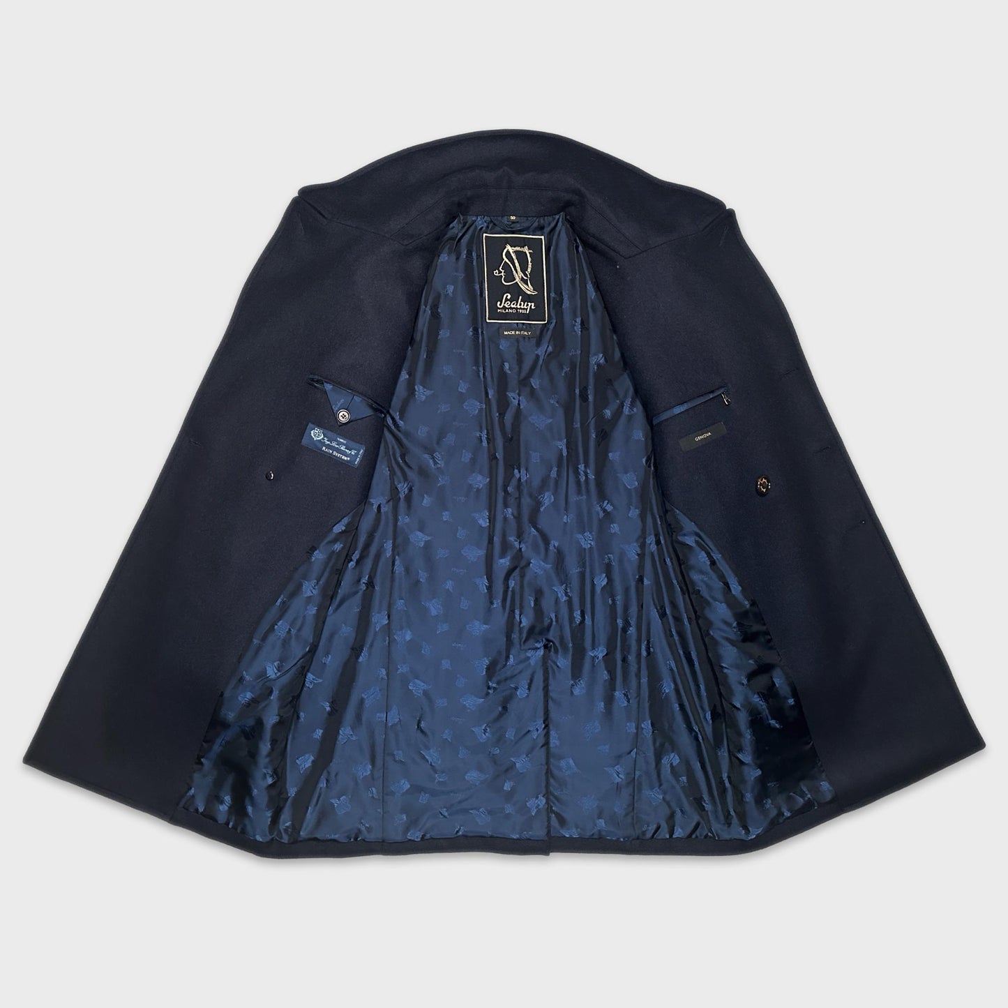 Sealup Peacoat Loro Piana Rain System Lambswool Navy Blue. Discover the navy blue wool peacoat mens made with fabric by Loro Piana Rain System, water repellent peacoat, ideal to wear with formal outfits and free time, discover in Wools Boutique Uomo Geneva