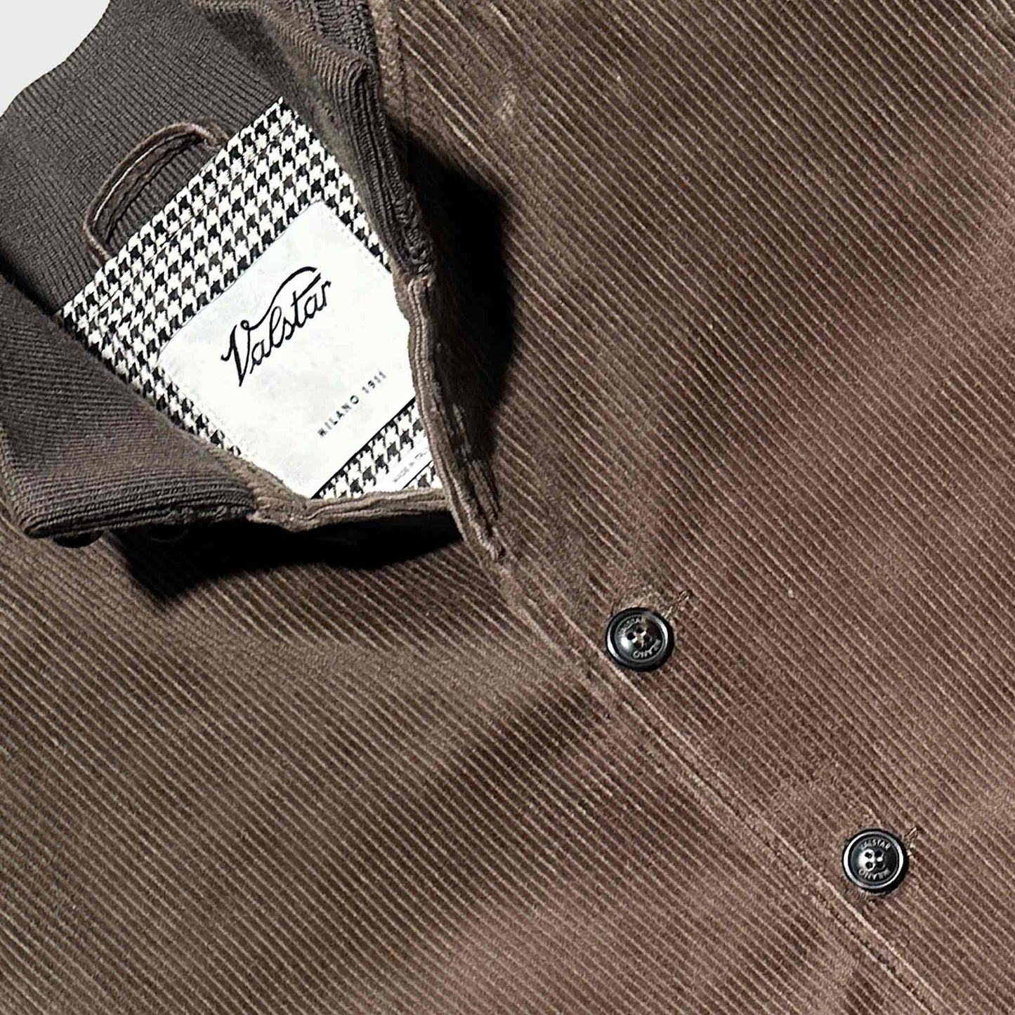 Corduroy Valstarino jacket, taupe soft brown color, padded and lined inside, Softness to the touch. Valstarino uomo velluto shop in Geneva