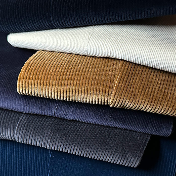 Corduroy trousers: a timeless fabric for men’s elegance