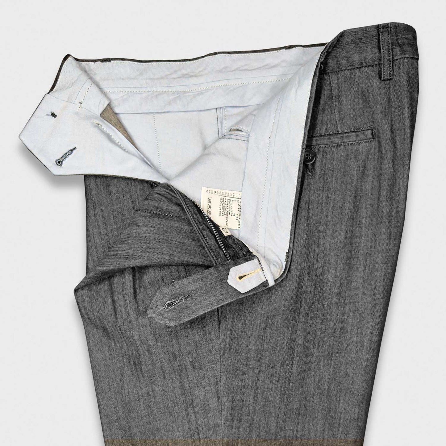 Black Tailored Trousers Kurabo Jeans Double Pleats. Men's pants with a classic cut made with a sporty fabric. Tailored jeans trousers Rotasport by Rota pantaloni, handmade in Italy with a soft and refined Japanese Kurabo denim fabric, flamed black color, double pleats, button and zip closure.