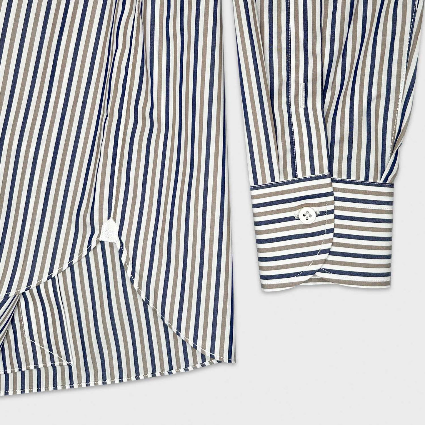 Stonewall brown and navy blue classic striped shirt, handmade by Borriello Napoli exclusive for Wools Boutique Uomo with a refined yarn-dyed fabric in 100% popeline cotton, easy to match with many classic ties and jackets, ideal both for the office and for more formal occasions.​