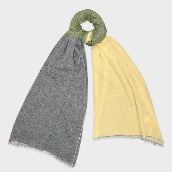 Bold Block Luxury Cashmere Scarves 19 andrea's 47.  Soft and refined cashmere scarf, bold block colors, olive green, navy blue, smoke grey. Ideal as a unisex scarf or cashmere shrug, made in Italy by 19 Andrea's 47 for Wools Boutique Uomo