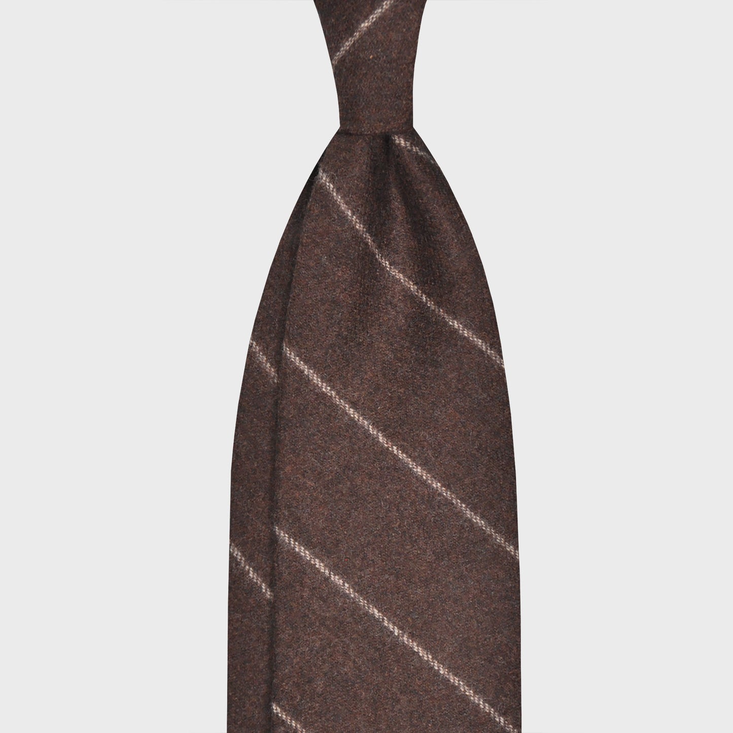 Pour les amateurs de cravates en laine rayées à Genève. Cravate en flanelle de laine douce à Genève en Suisse, faite à la main par Marino Napoli pour Wools Boutique Uomo, couleur marron café à rayures blanc ivoire