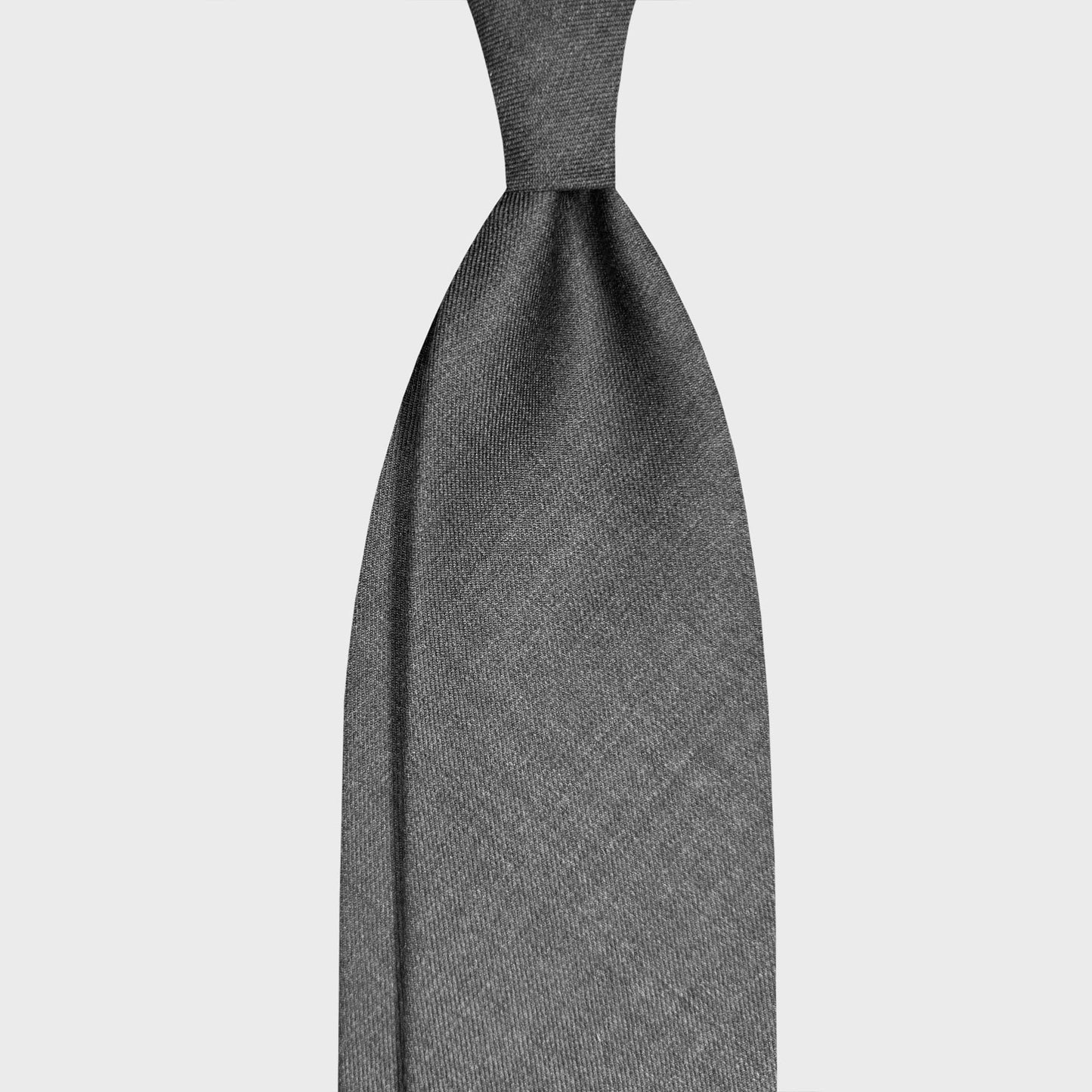 Anthracite Grey Extrafine Wool Tie Made in Italy. Elegant anthracite grey extrafine wool tie by Wools Boutique Uomo Geneva. For sartorial business outfits, soft tailoring and contemporary menswear combinations.