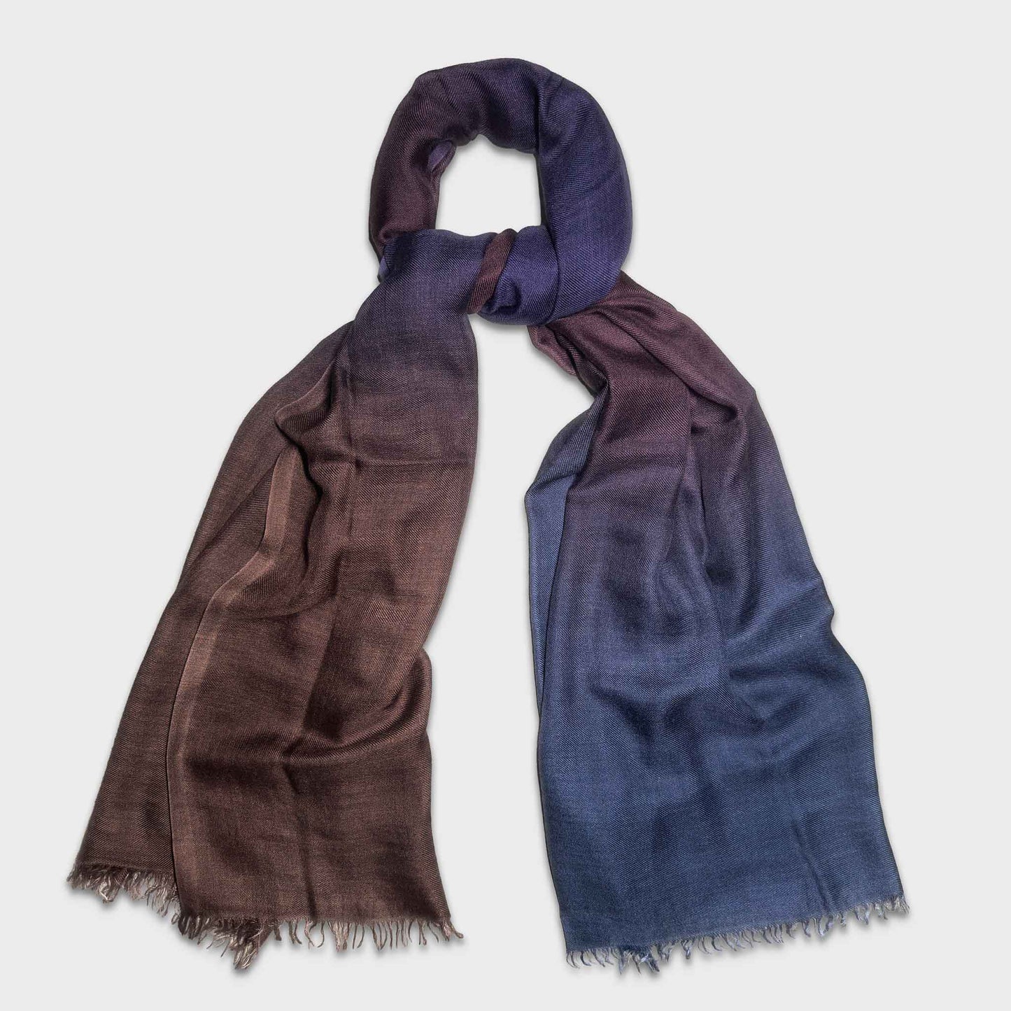 Boutique in Geneva selling purple and brown cashmere scarves. Elegant unisex scarf in purple and brown cashmere, made in Italy by Faliero Sarti. Soft and warm cashmere, ideal for any season. Discover the cashmere scarves Geneva at Wools Boutique Uomo men's store explore che collection of scarf made in Italy