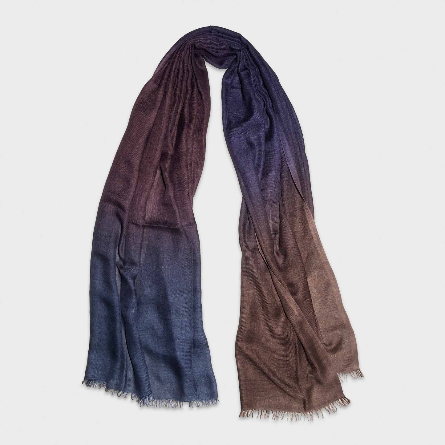 Boutique in Geneva selling purple and brown cashmere scarves. Elegant unisex scarf in purple and brown cashmere, made in Italy by Faliero Sarti.