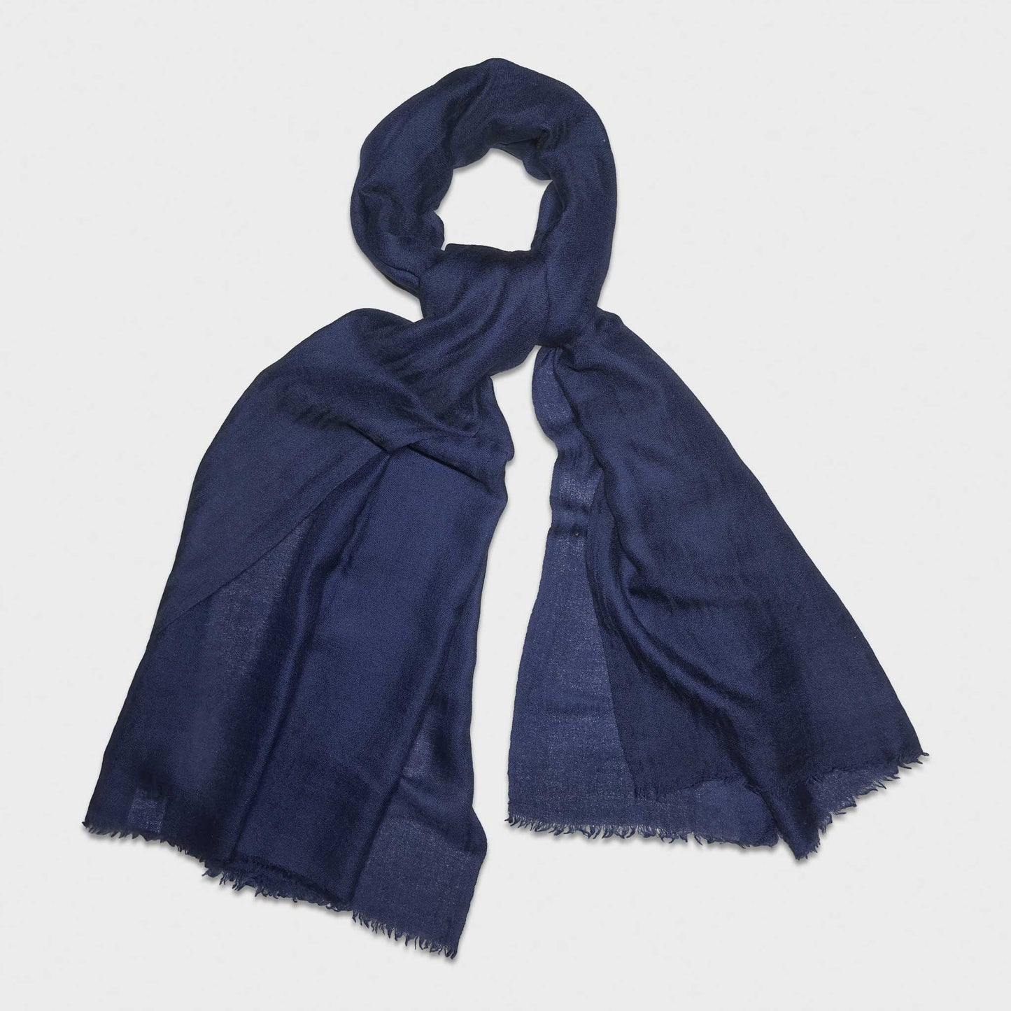 Navy Blue Cashmere Scarf Hand Made in Italy Faliro sarti. Timeless unisex blue cashmere scarf in Geneva, made in Italy by Faliero Sarti, medium comfortable size, soft and warm cashmere, ideal for any season.