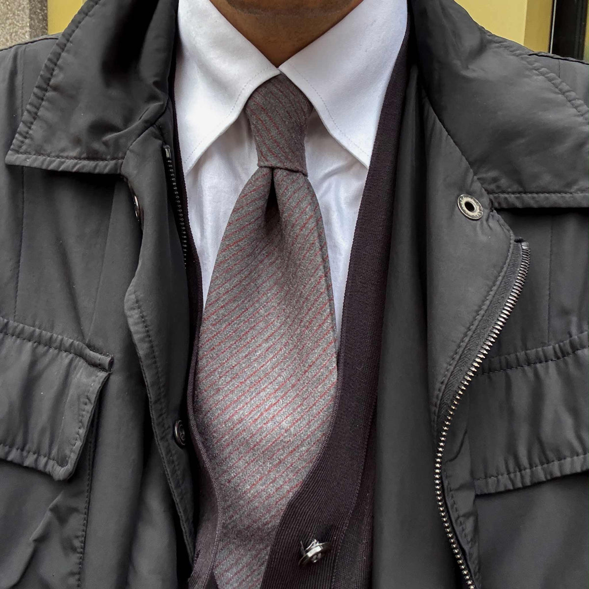 Refined grey wool ties available at men's ties store Geneva Wools Boutique Uomo, elegant and soft touch texture, steel grey and burgundy red striped