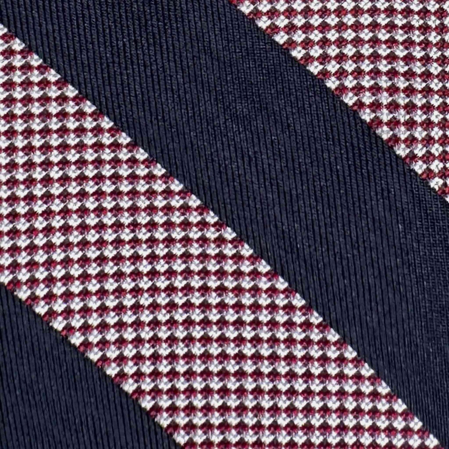 Detail textured red jacquard silk stripe navy tie