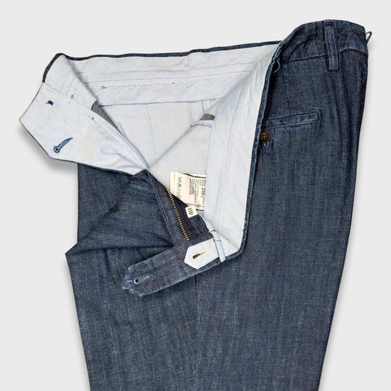 Indigo Blue Tailored Chambray Jeans Canvas Kurabo. This iconic color indigo blue chambray jeans canvas fabric, soft and smooth to the touch is perfect for to creating tailored trousers with double pleats and high rise. Rotasport by Rota pantaloni, handmade in Italy with a soft and refined Japanese Kurabo denim fabric.