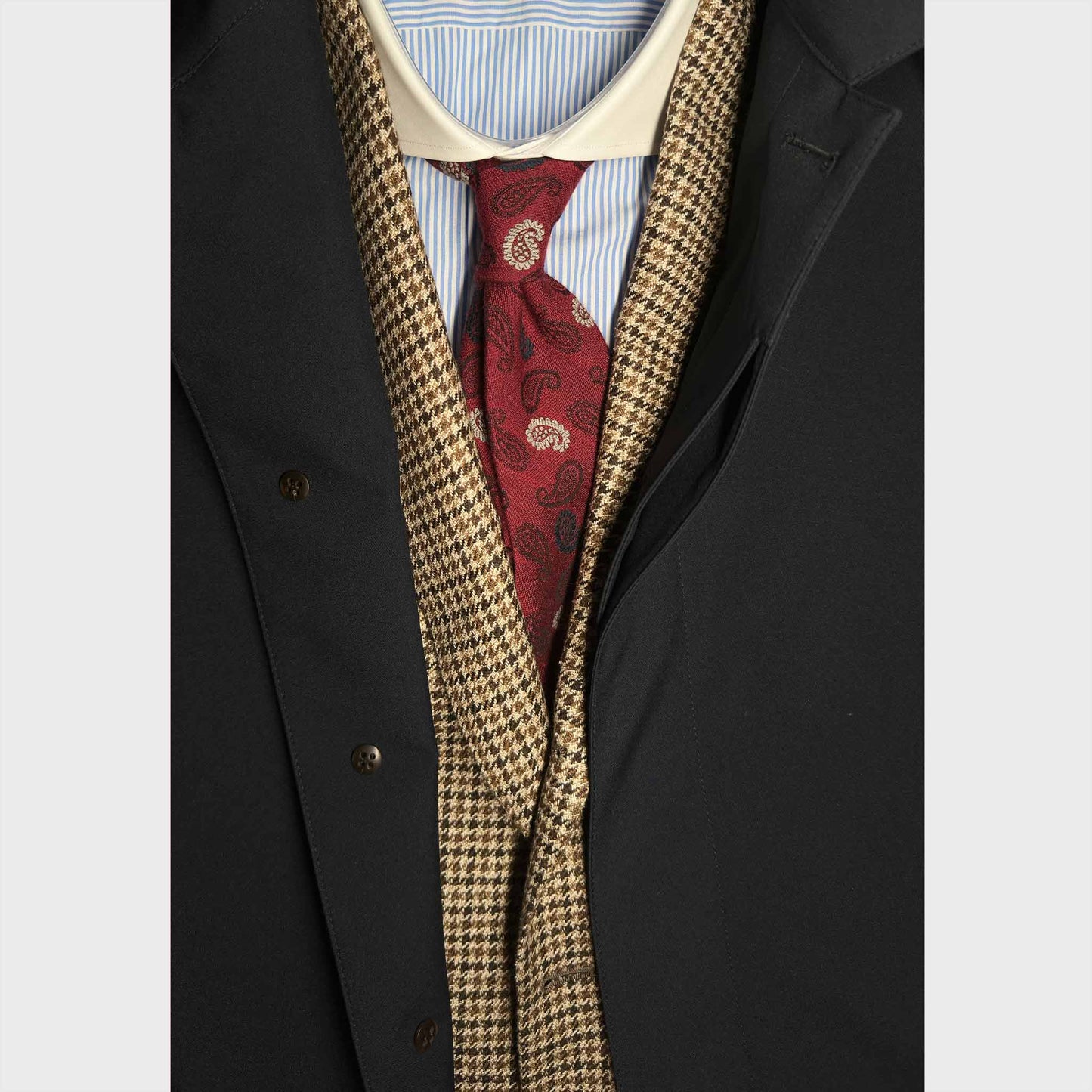 Men's outfit with Silk Wool Tie Paisley Pattern Burgundy Red available at Wools Boutique Uomo tie shop in Geneva
