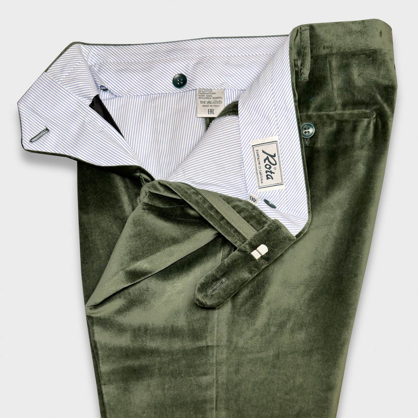 Pine Green Velvet Cotton Tailoring Pants. Men's cotton velvet pants, soft and silky to the touch, double pleats, high rise classic fit, pine green color, tailored trousers made in Italy by Rota Pantaloni since 1962.