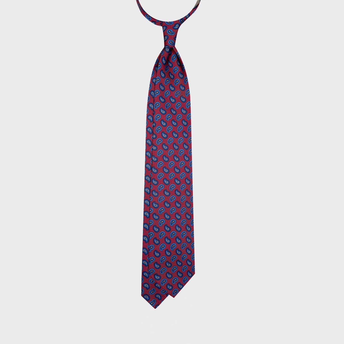 Sartorial red tie with light blue classic paisley pattern, hand made in Italy tailoring red ties f marino napoli for Wools Boutique Uomo Genève