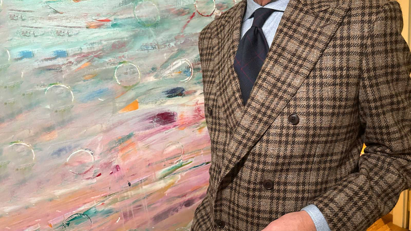 For lovers of robust tweed fabrics with exclusive plaid patterns, the fabric for this tailoring jacket was selected by Wools Boutique Uomo, tweed 400gr from the Marling&Evans woolen mill, ideal for wearing from the first chill of autumn until the last days of winter. The tailoring was handled by the Scuderi tailoring factory in Italy. Discover the collection of classic men's tweed jackets at Wools Boutique Uomo in Geneva. Men's tailoring double breasted jacket 