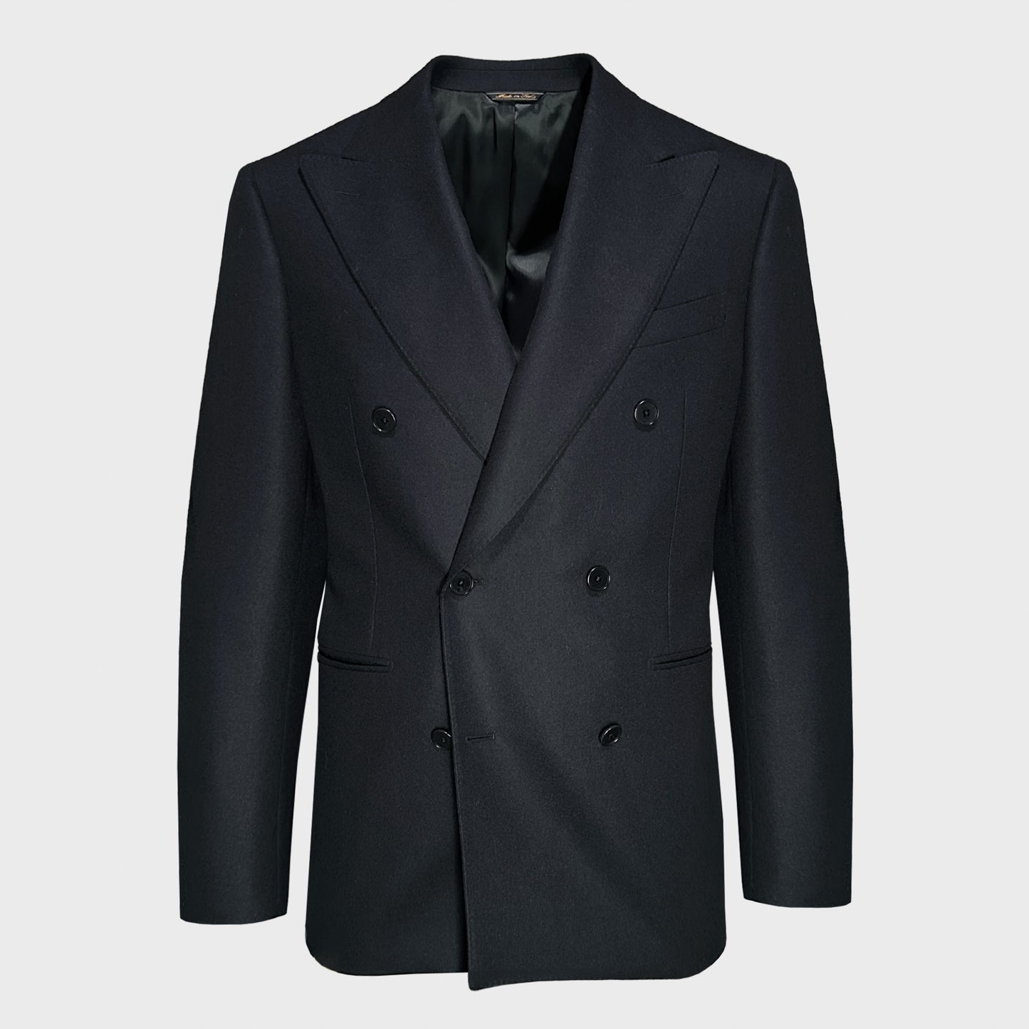 Scuderi x Wools Boutique Uomo Geneva Classic Dark Navy Blue Tailoring Wool Double Breasted Jacket for Autumn Winter. The fabric for this tailoring jacket was selected by Wools Boutique Uomo, flannel wool 380gr from the Marling&Evans woolen mill, ideal for wearing from the first chill of autumn until the last days of winter. The tailoring was handled by the Scuderi tailoring factory in Italy. 