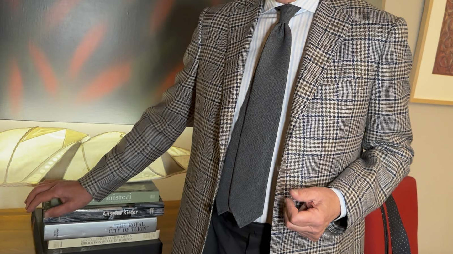 This denim blue Prince of Wales tailoring jacket by Wools Boutique Uomo is made from an exclusive wool, silk and linen fabric by historic English mill Marling & Evans. The jacket offers a sophisticated balance between structure, breathability and natural lightness, making it particularly suitable for spring summer autumn tailoring.