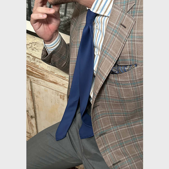 Pervinca Blue Plain Tie Holland&Sherry Wool. Plain wool tie made with the Hollande & Sherry worsted wool, unlined 3 folds, soft and silky to the touch, pervinca blue plain color, handmade tie F.Marino Napoli for Wools Boutique Uomo