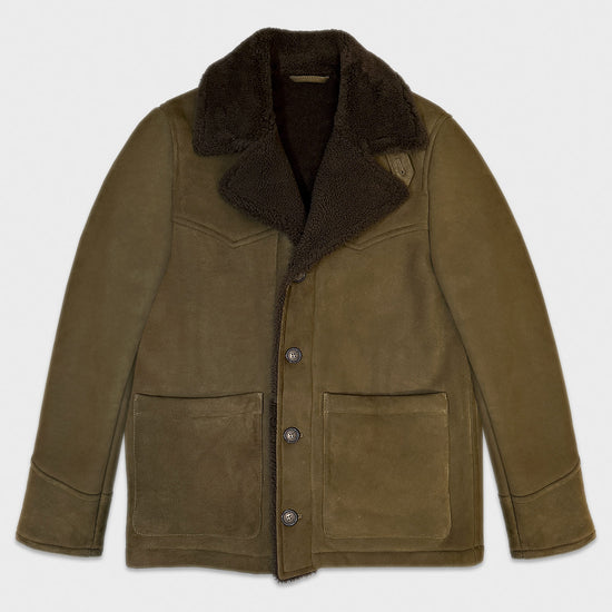 Load image into Gallery viewer, Army Green Shearling Work Jacket Valstar. This cool Valstar shearling work jacket army green combines classic design with modern look, warm and soft ideal for winter seasons, comfortable and versatile to wear in the city or in the mountains.
