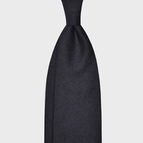 Load image into Gallery viewer, Navy Blue Light Flannel Twill Wool Tie Unlined 3 Folds. Soft and light flannel twill wool tie, handmade F.Marino Napoli for Wools Boutique Uomo, navy blue color, soft fabric to the touch, not bristly, ideal for a regular knot.
