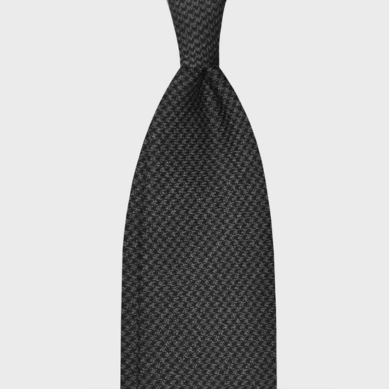 Grey Wool Tie Pied de Poule. Elegant pied de poule wool tie, smoke and anthracite grey pied-de-poule pattern, soft fabric to the touch unlined 3 folds, ideal for a tie regular knot, handmade tie F.Marino Napoli for Wools Boutique Uomo