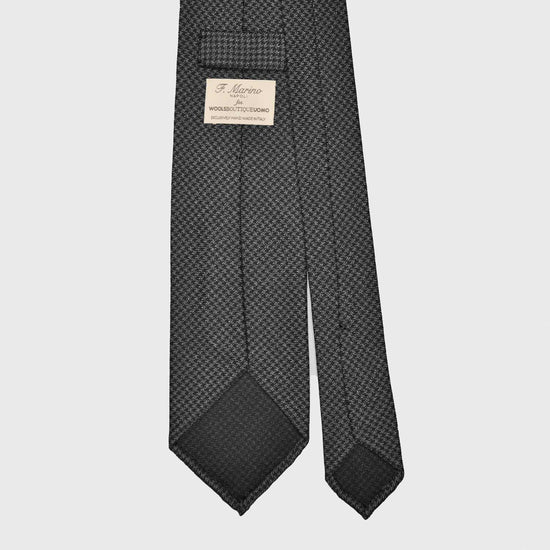 Grey Wool Tie Pied de Poule. Elegant pied de poule wool tie, smoke and anthracite grey pied-de-poule pattern