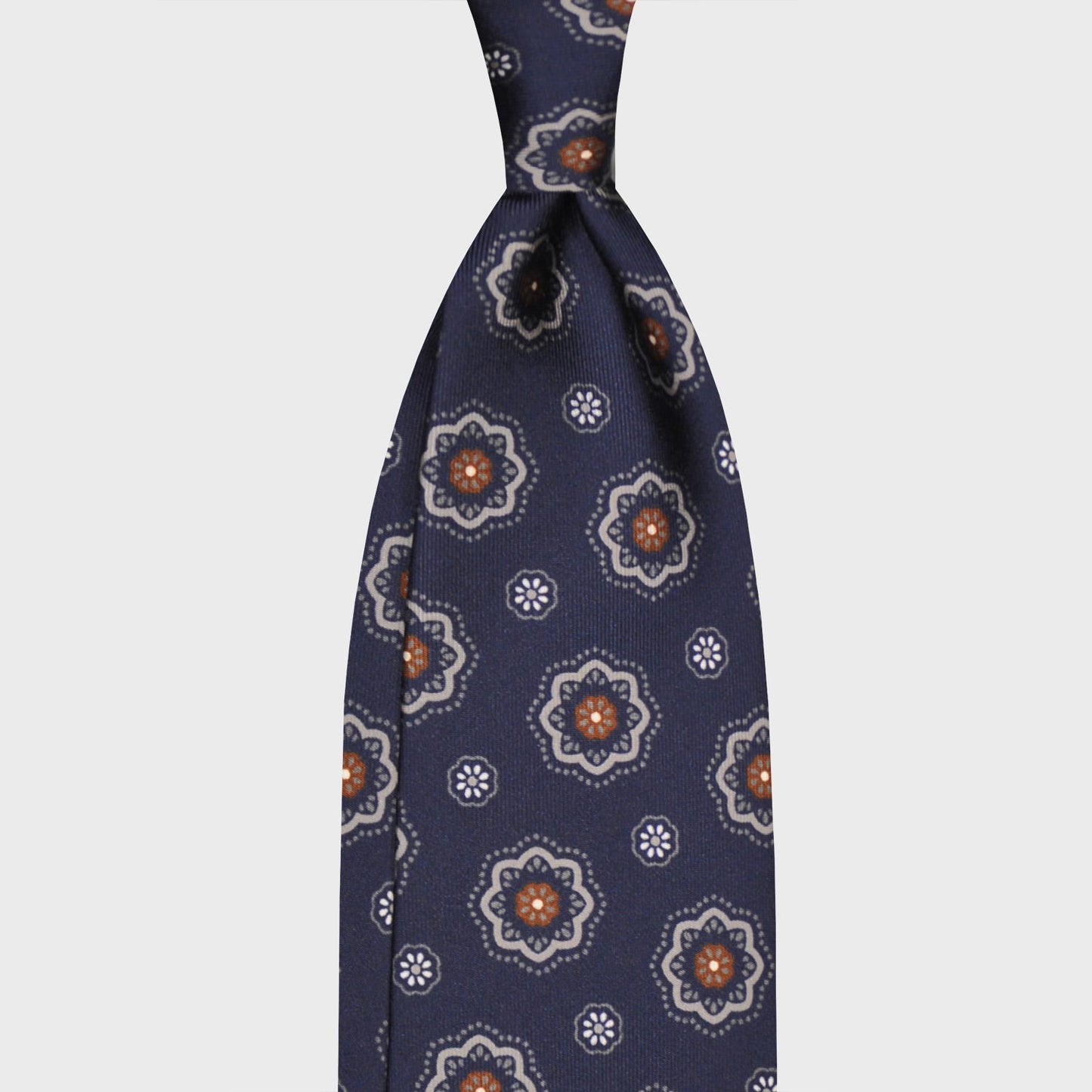 Load image into Gallery viewer, F.Marino Silk Tie 7 Folds Medallions Daisy Navy Blue-Wools Boutique Uomo
