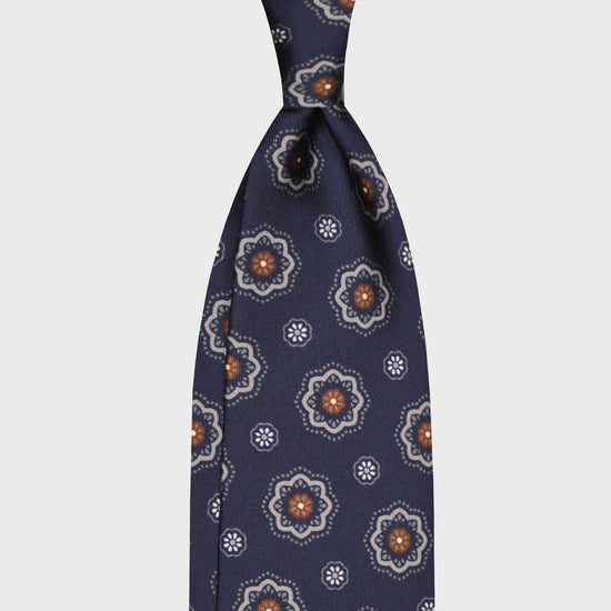 Load image into Gallery viewer, F.Marino Silk Tie 7 Folds Medallions Daisy Navy Blue-Wools Boutique Uomo
